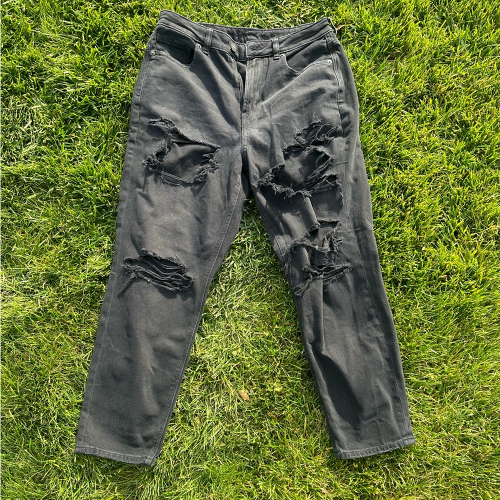 AE Black Max-Distressed Mom Jean High Rise Size 8 Short